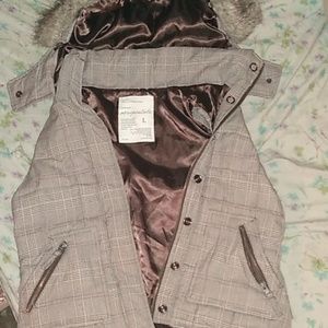 Aeropostale large sleeveless jacket w fur on hood